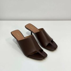 NWOB NEOUS JUMEL MULE PUMP